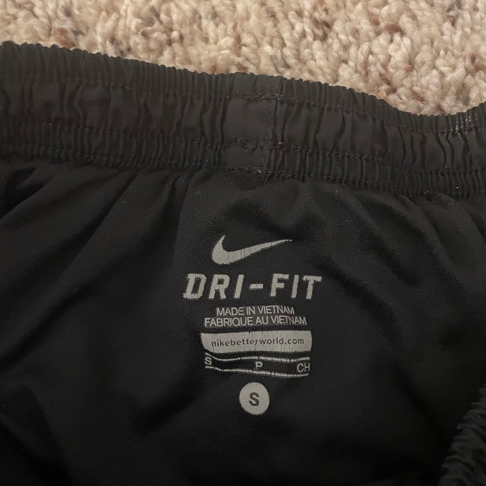 Women’s Dri Fit Nike Shorts, Small, Black - Picture 2 of 2